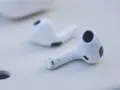 Jak włączyć AirPods bez etui? Oto, co musisz wiedzieć