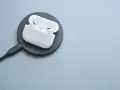 Czy AirPods można ładować bezprzewodowo? Sprawdź, jak to zrobić!