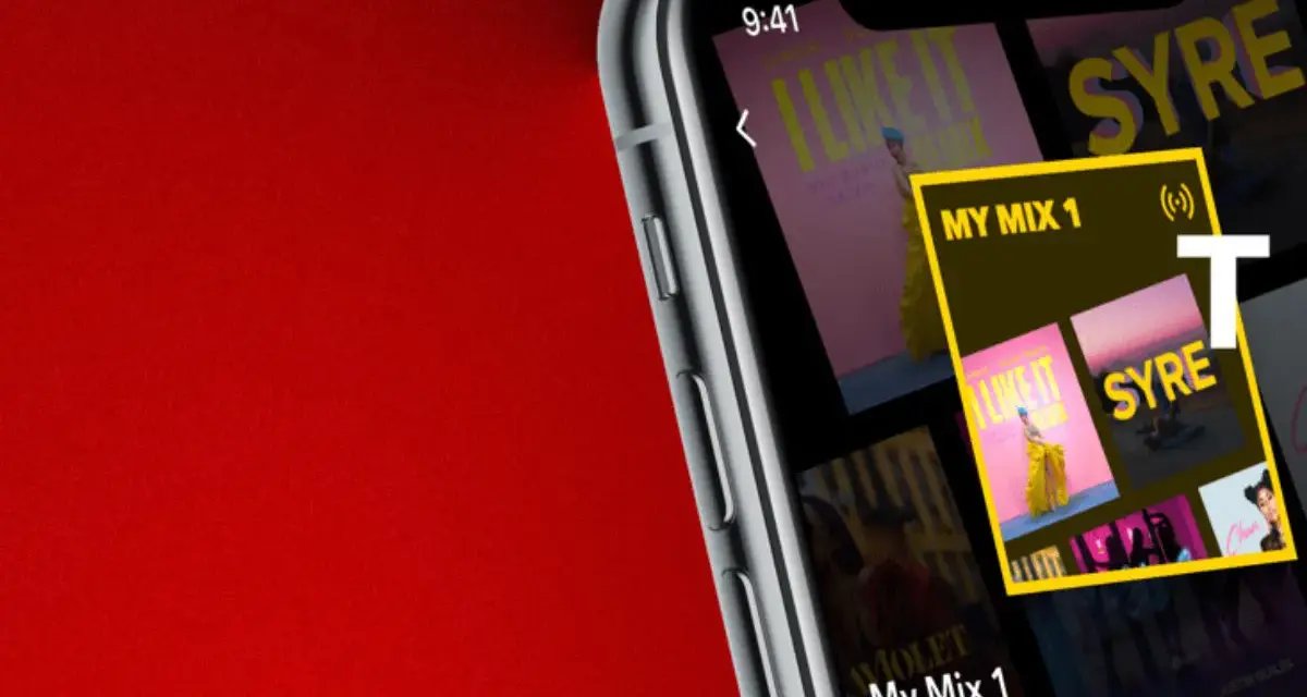 Smartfon z aplikacją muzyczną Tidal, wyświetlającą playlistę "My Mix 1" i okładki albumów.
