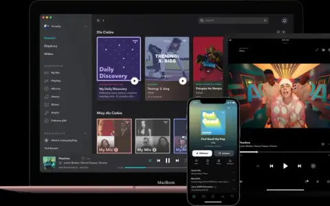 Ekran laptopa, tabletu i telefonu z interfejsem aplikacji Tidal.