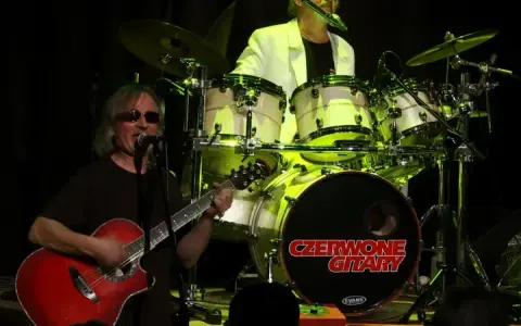 Ile trwa koncert czerwonych gitar? Dowiedz się, co warto wiedzieć