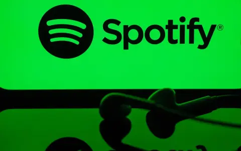Spotify odtwarza losowo? Poznaj przyczyny i odzyskaj kontrolę