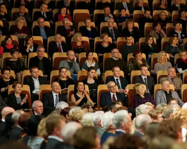 Jak ubrać się na koncert muzyki filmowej, by nie popełnić faux pas