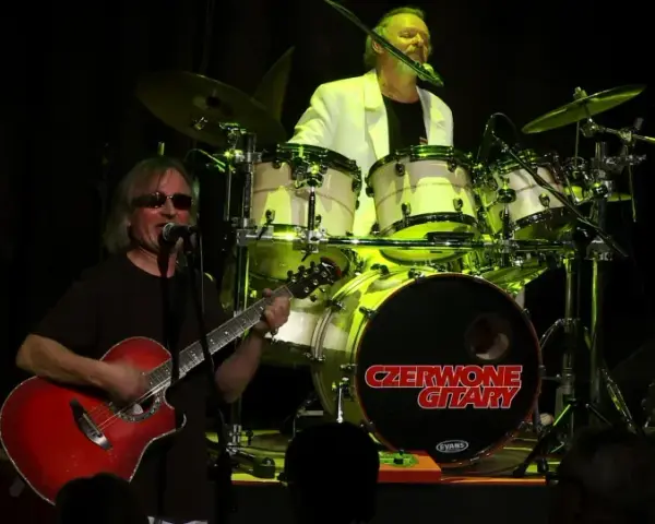 Ile trwa koncert czerwonych gitar? Dowiedz się, co warto wiedzieć