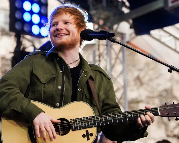 Na jakiej gitarze gra Ed Sheeran? Oto tajemnice jego wyborów