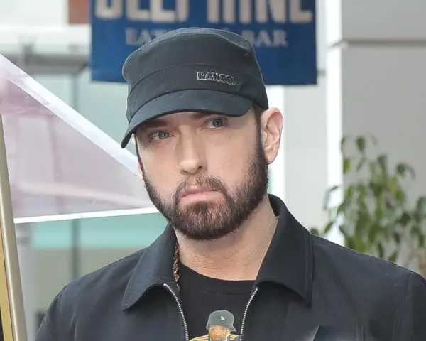 Eminem co to znaczy? Odkryj znaczenie jego pseudonimu i historii