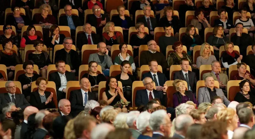 Jak ubrać się na koncert muzyki filmowej, by nie popełnić faux pas