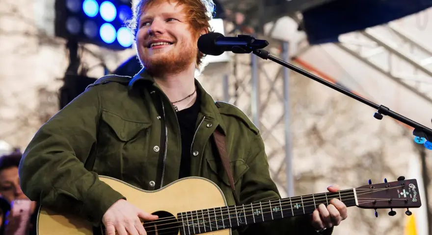 Na jakiej gitarze gra Ed Sheeran? Oto tajemnice jego wyborów