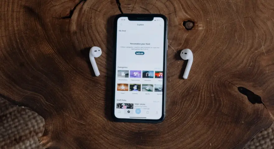 Jak połączyć AirPods z laptopem - proste kroki bez problemów