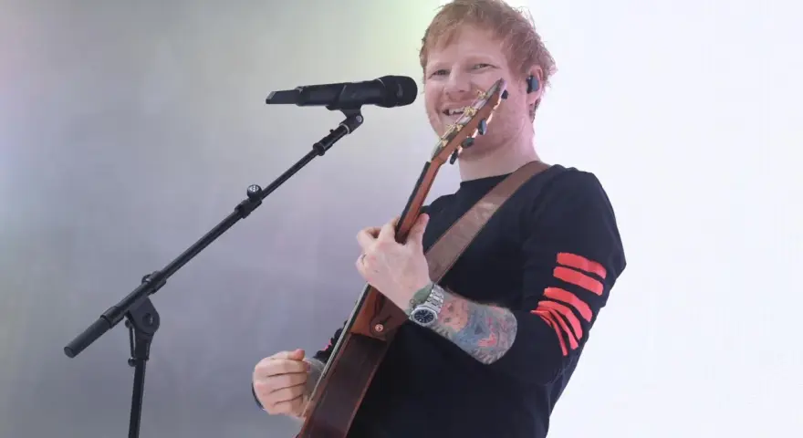 Ile trwa koncert Ed Sheerana w Warszawie? Sprawdź czas trwania!