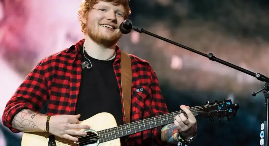 Skąd pochodzi Ed Sheeran? Odkryj jego niezwykłe korzenie i historię