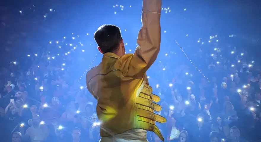 Ile trwa koncert Queen Symfonicznie? Poznaj szczegóły występu!