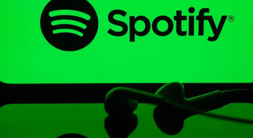 Spotify odtwarza losowo? Poznaj przyczyny i odzyskaj kontrolę